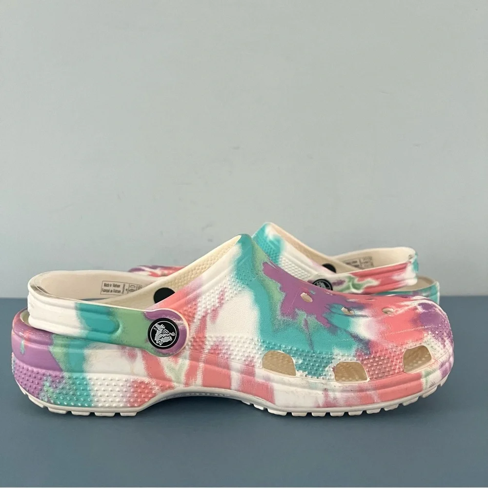 Crocs‎ Classic Tie-Dye Graphic Slip On Kids Clogs